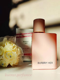 عطر باربری هر الکسیر 50 میل از لاکچری آکوا زنانه گرم و شیرین و میوه ای بوی شیک توتفرنگی
