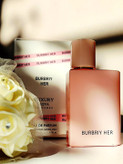 عطر باربری هر الکسیر 50 میل از لاکچری آکوا زنانه گرم و شیرین و میوه ای بوی شیک توتفرنگی