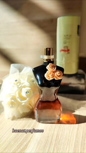عطر ژان پل گوتیه لا بل 25میل زنانه از برندکالکشن عطری مطبوع شرقی وانیلی و شیرین مناسب فصل خنک