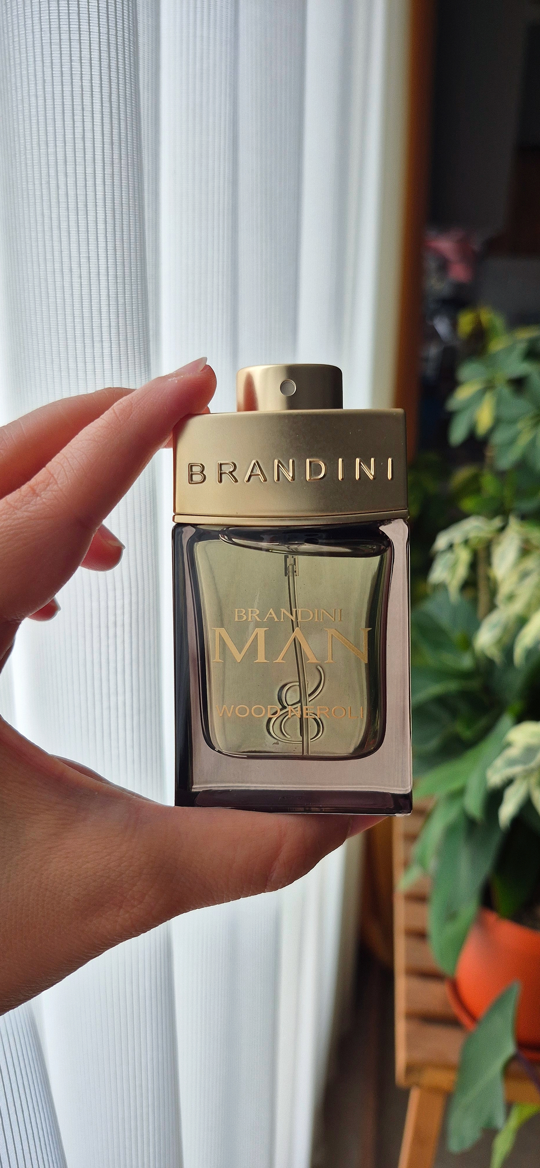 عطر مردانه بولگاری من وود نرولی حجم 33میل برندینی طبع خنک رایحه چوبی مشک گلی