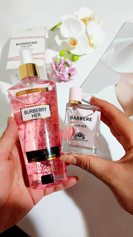 عطر باربری هر صورتی حجم 30 میل ،طبع معتدل و خنک رایحه گلی میوه ای از کمپانی کریستوفرگلد