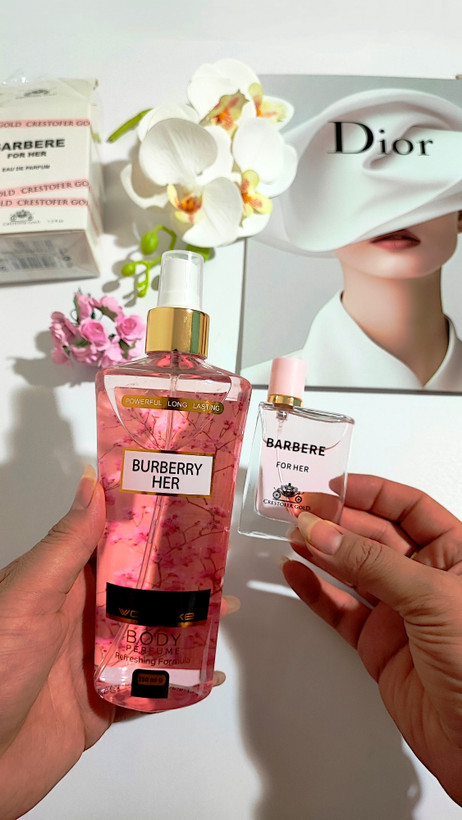 عطر باربری هر صورتی حجم 30 میل ،طبع معتدل و خنک رایحه گلی میوه ای از کمپانی کریستوفرگلد